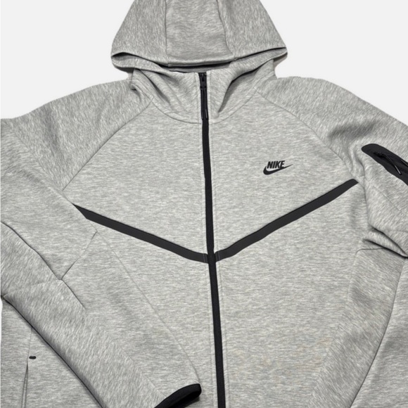 Nike Men's Light Gray Performance Jacket - Picture 1 of 5